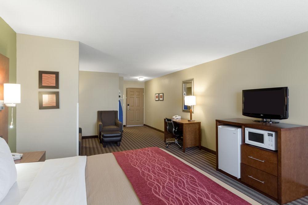 Comfort Inn & Suites Fayetteville-University Area Zewnętrze zdjęcie