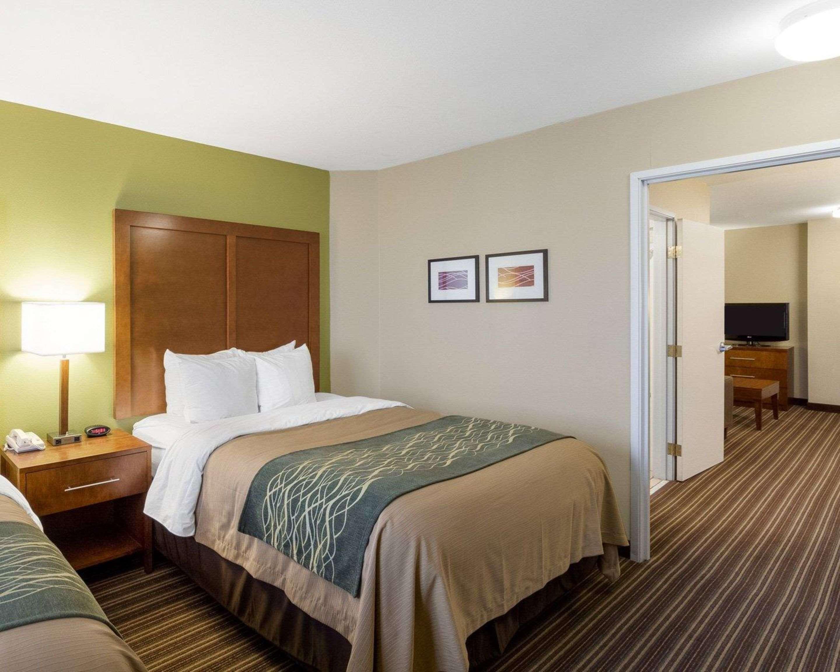 Comfort Inn & Suites Fayetteville-University Area Zewnętrze zdjęcie