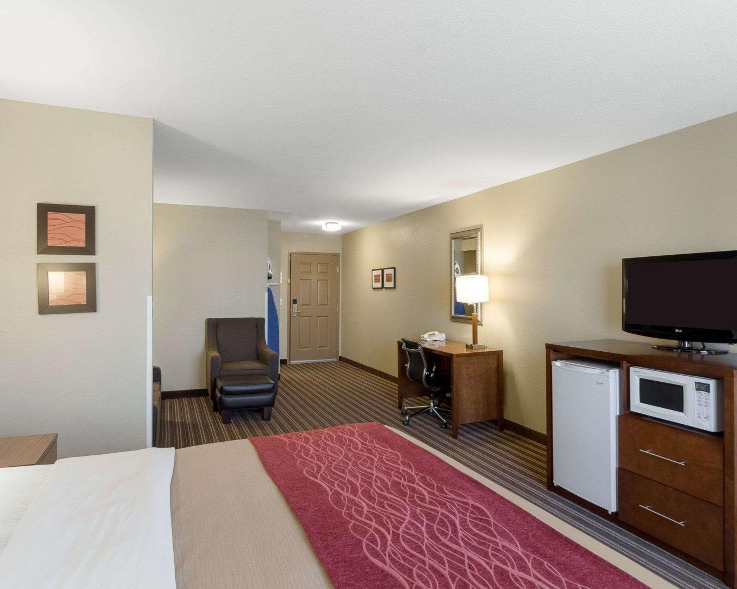 Comfort Inn & Suites Fayetteville-University Area Zewnętrze zdjęcie