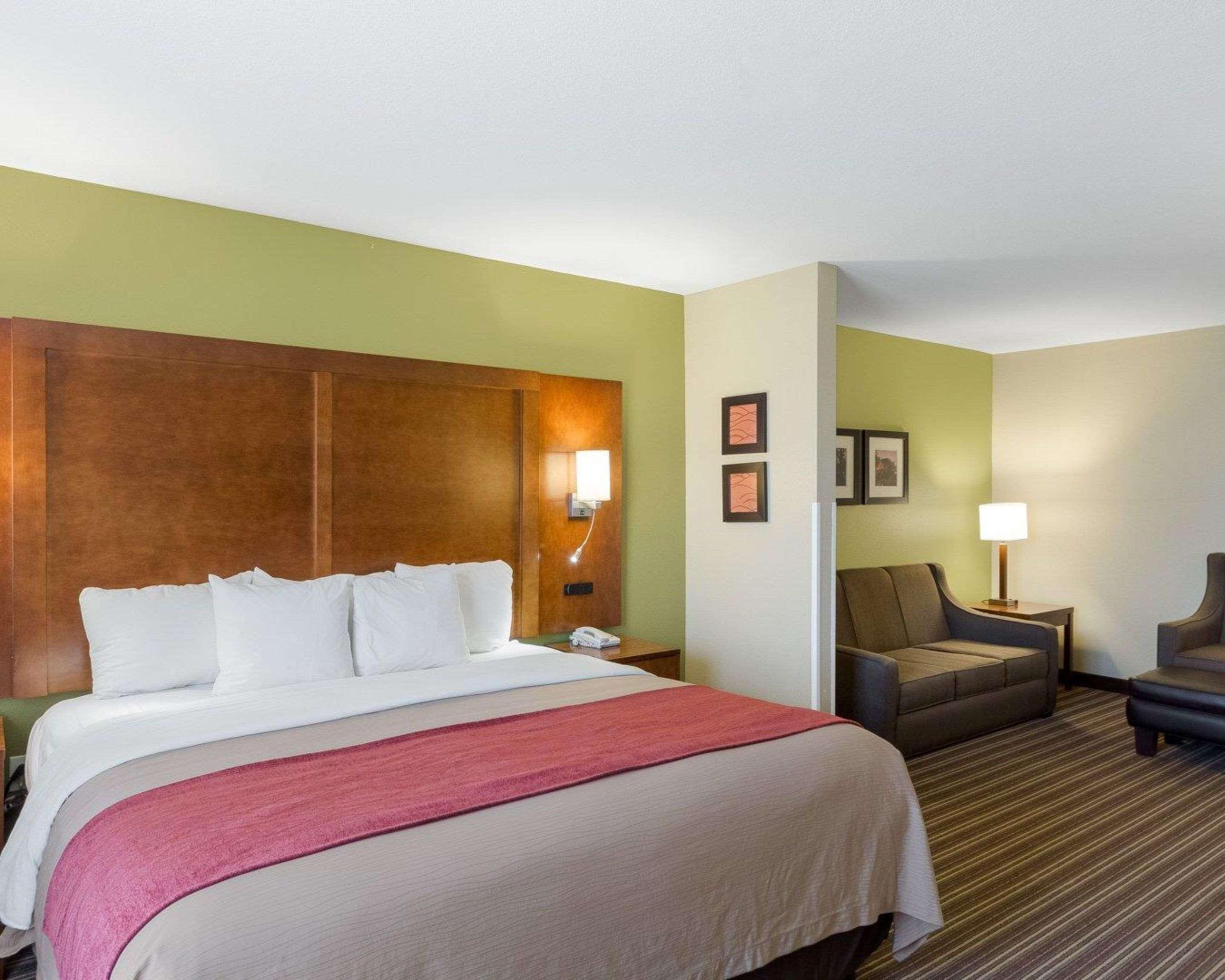 Comfort Inn & Suites Fayetteville-University Area Zewnętrze zdjęcie