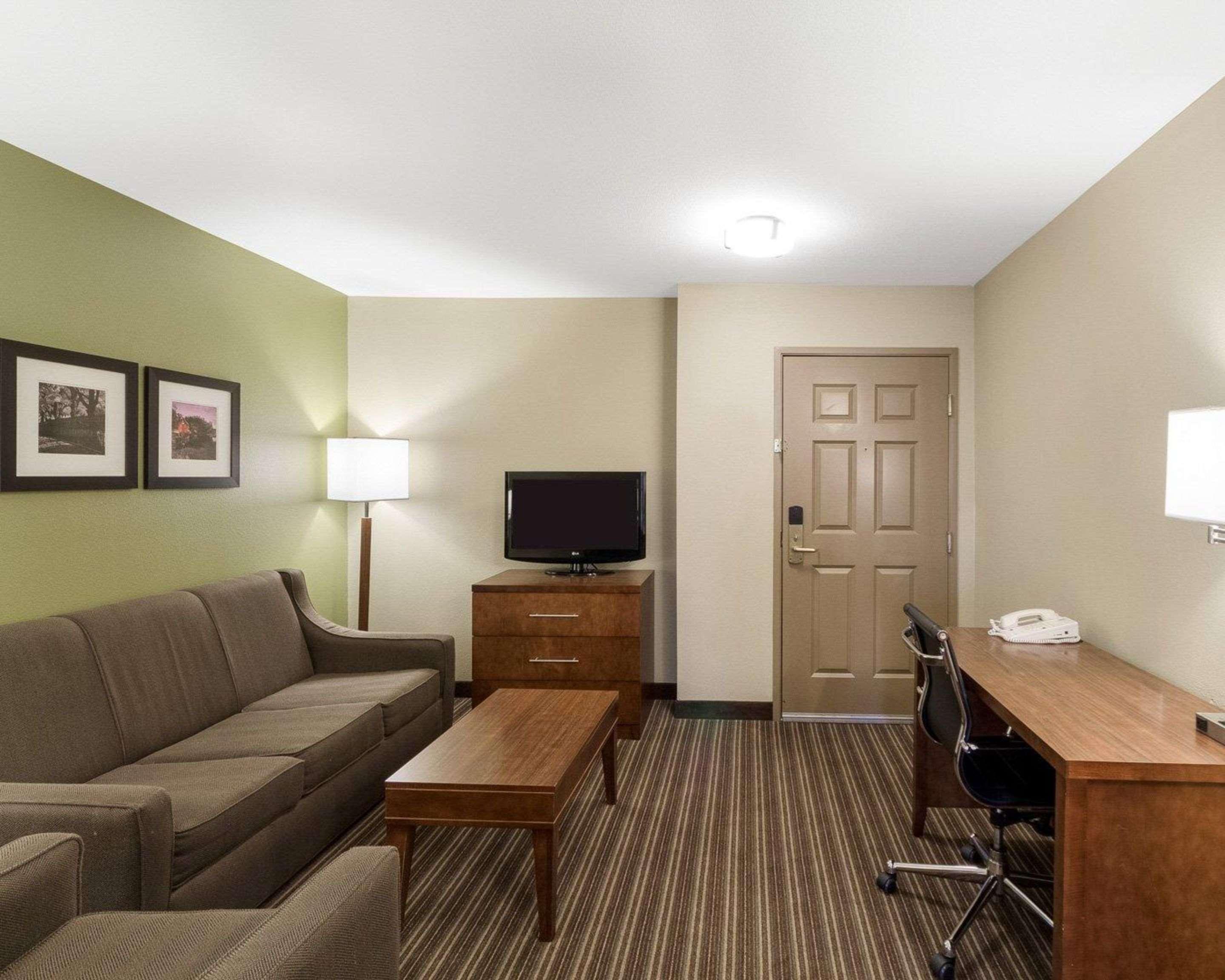 Comfort Inn & Suites Fayetteville-University Area Zewnętrze zdjęcie