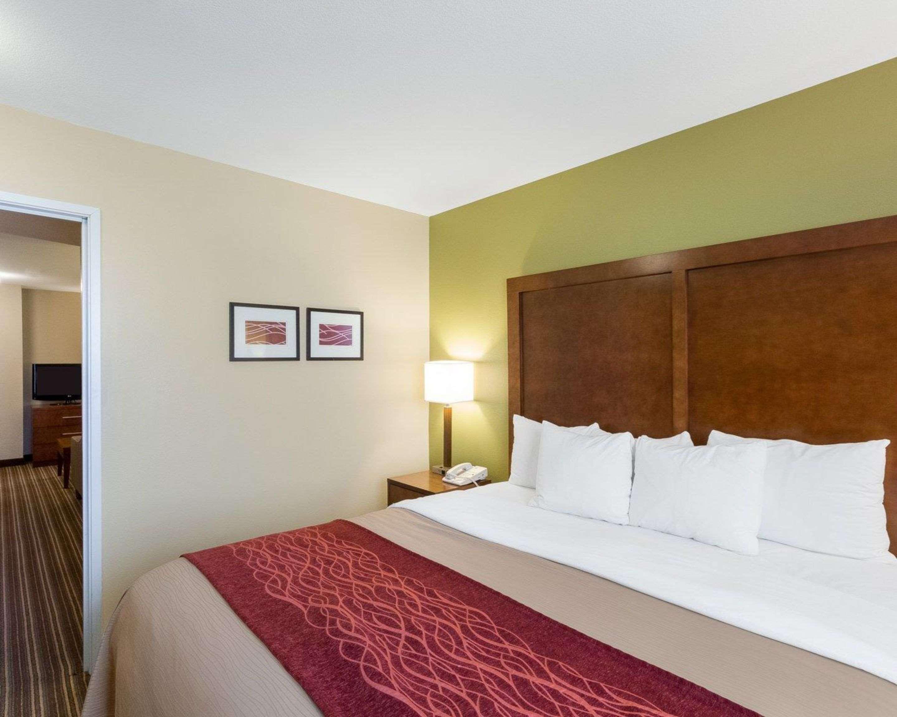Comfort Inn & Suites Fayetteville-University Area Zewnętrze zdjęcie
