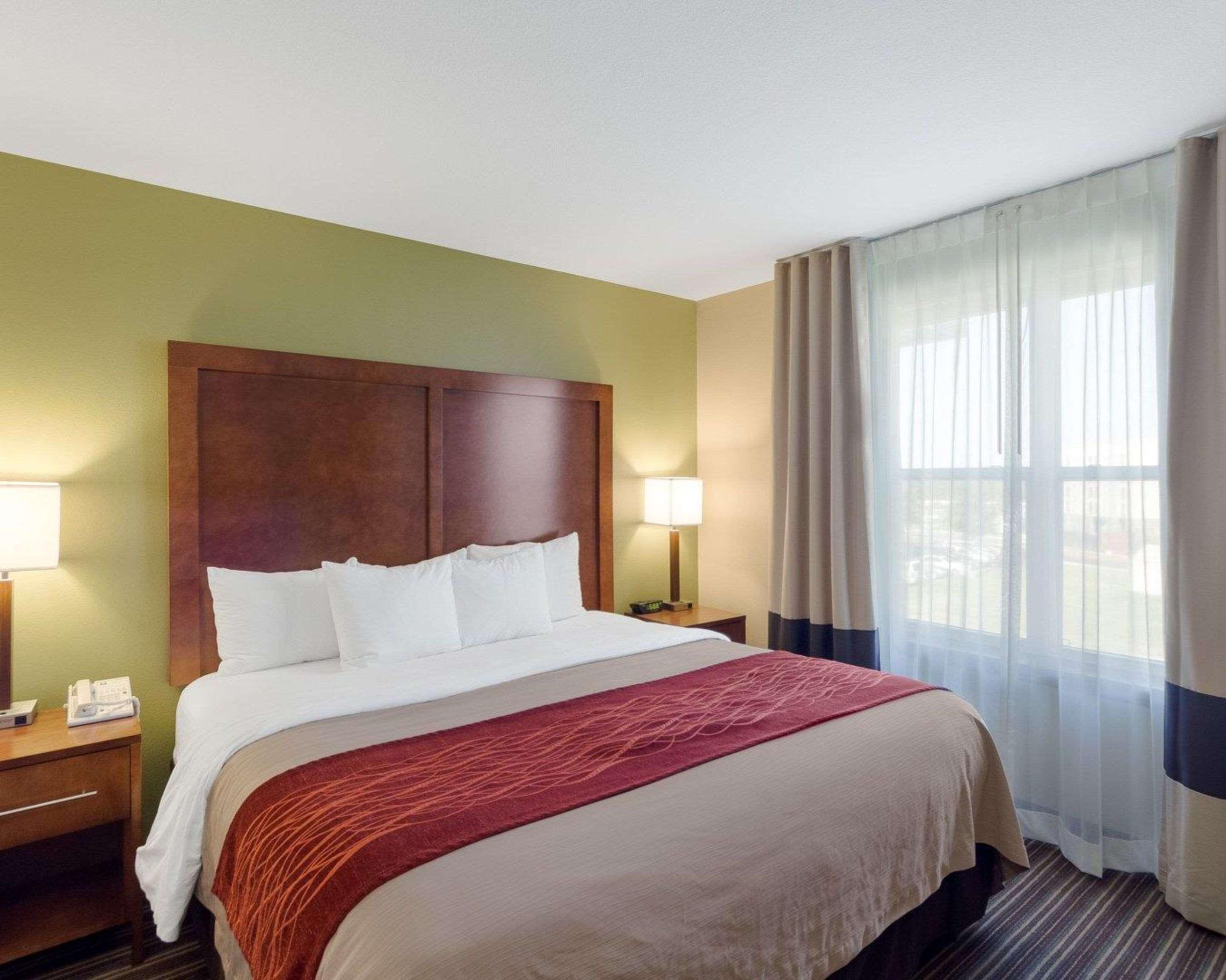 Comfort Inn & Suites Fayetteville-University Area Zewnętrze zdjęcie