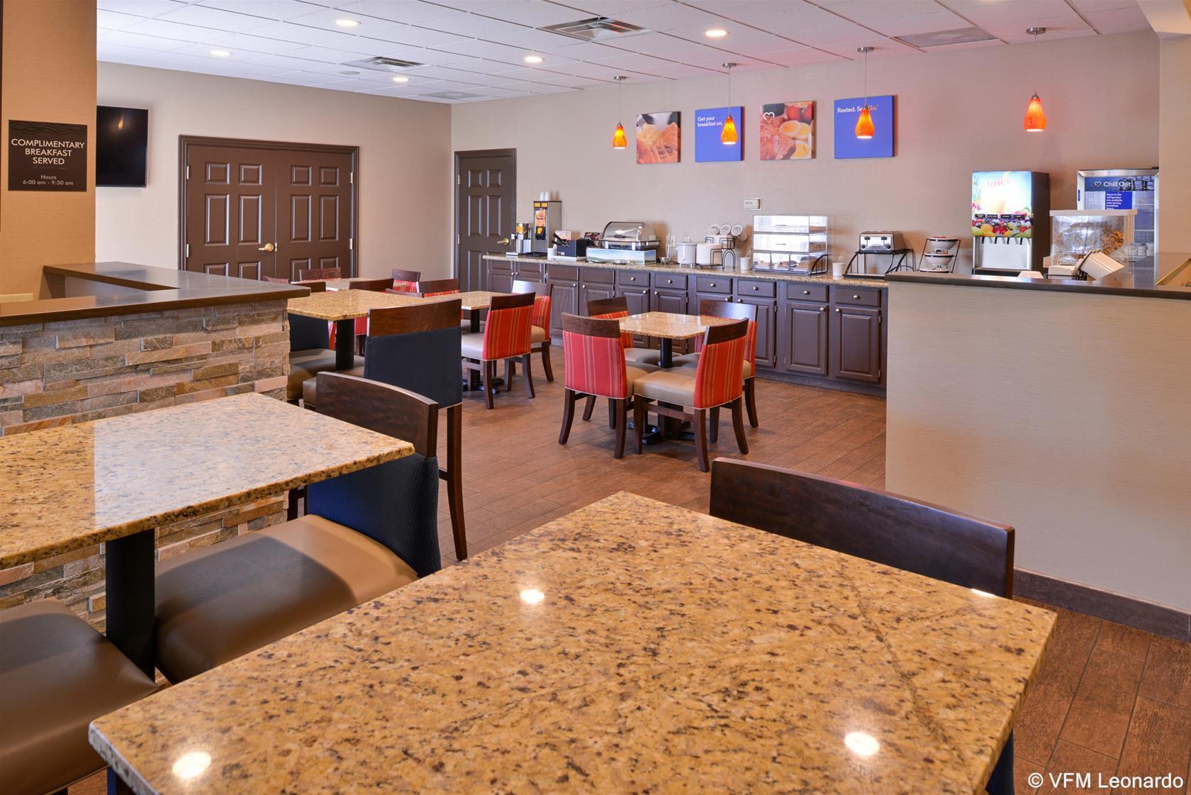 Comfort Inn & Suites Fayetteville-University Area Zewnętrze zdjęcie