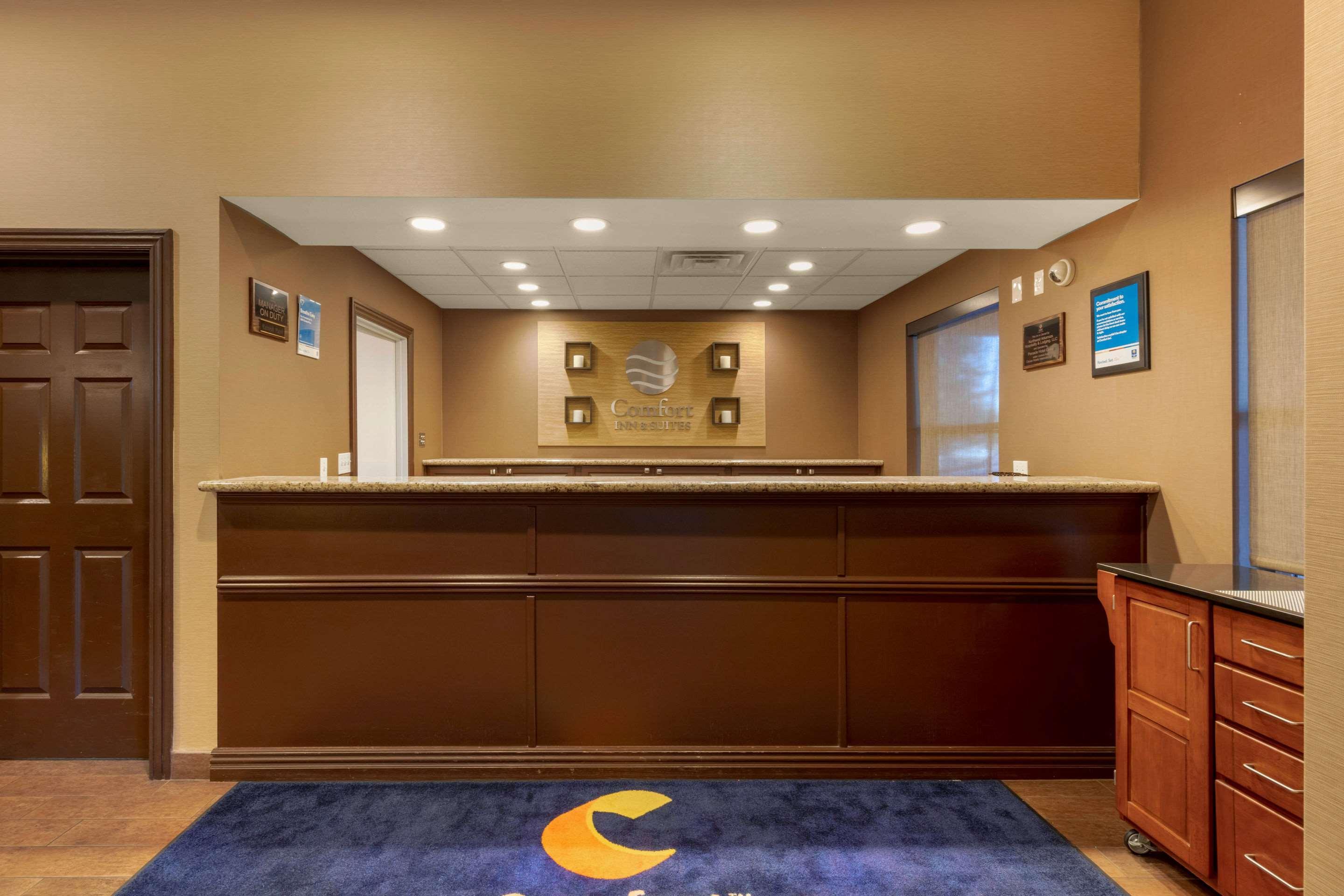 Comfort Inn & Suites Fayetteville-University Area Zewnętrze zdjęcie