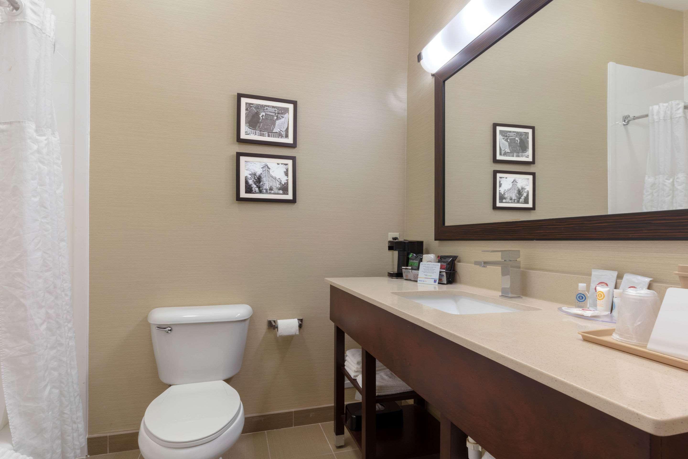 Comfort Inn & Suites Fayetteville-University Area Zewnętrze zdjęcie