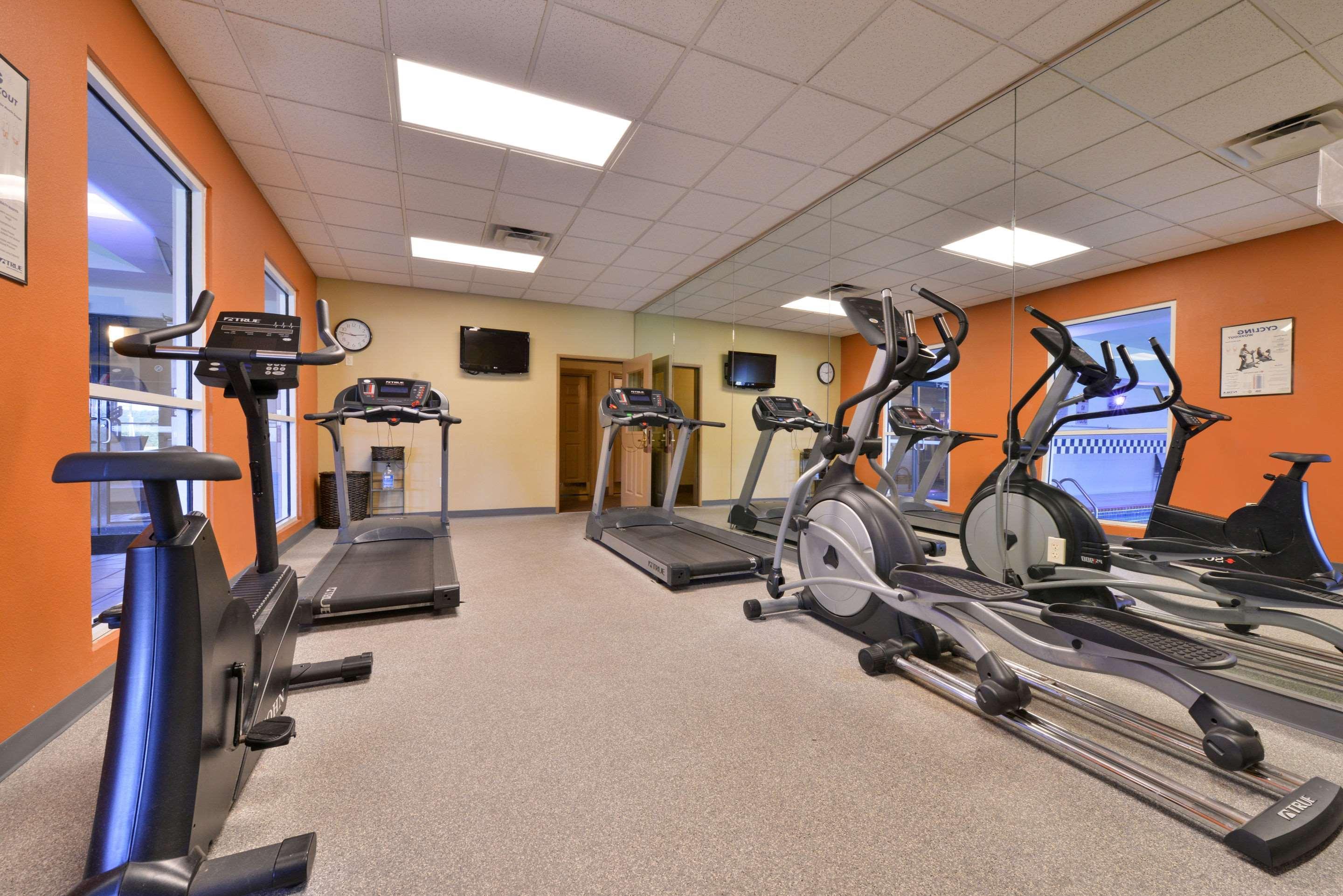 Comfort Inn & Suites Fayetteville-University Area Zewnętrze zdjęcie