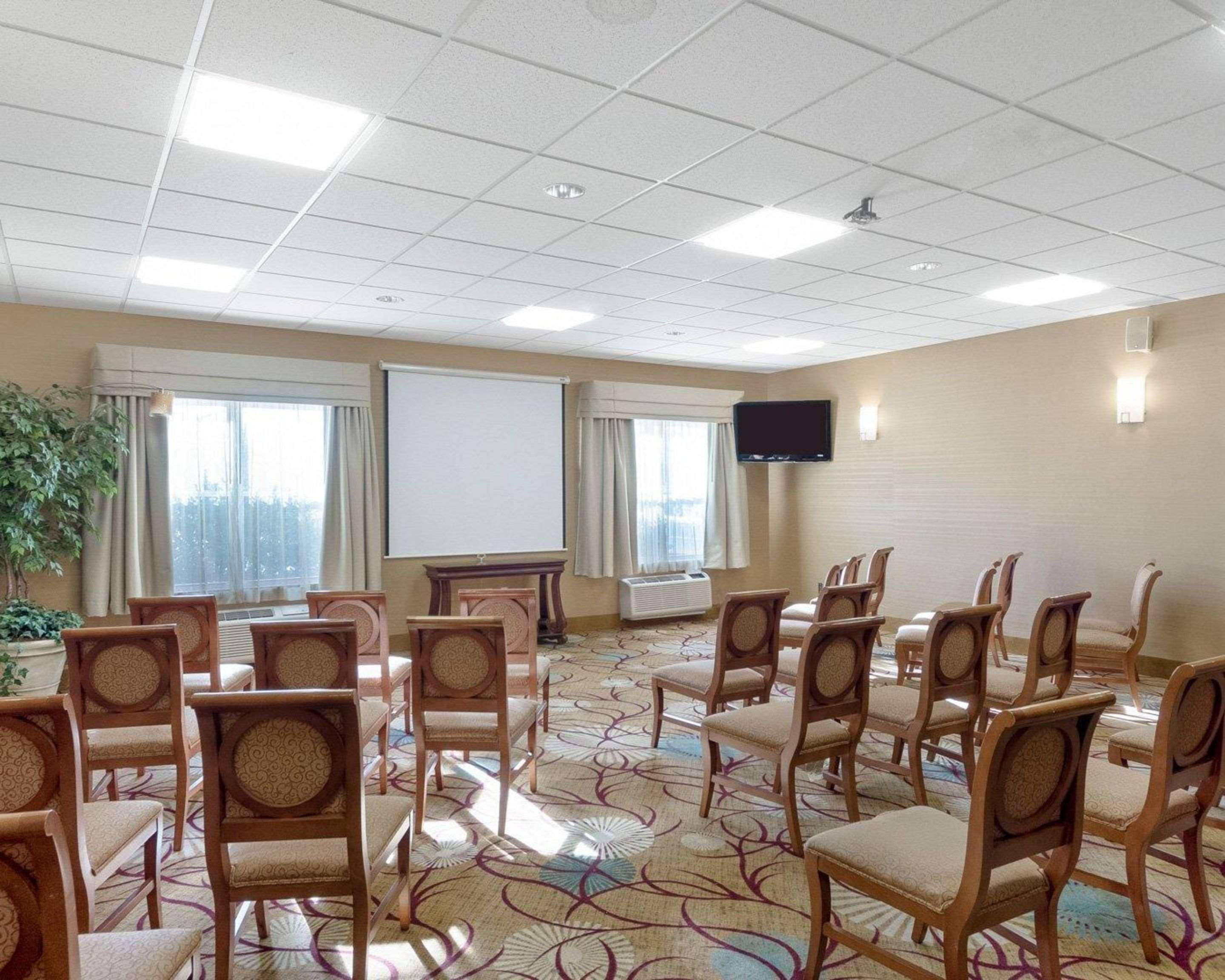 Comfort Inn & Suites Fayetteville-University Area Zewnętrze zdjęcie