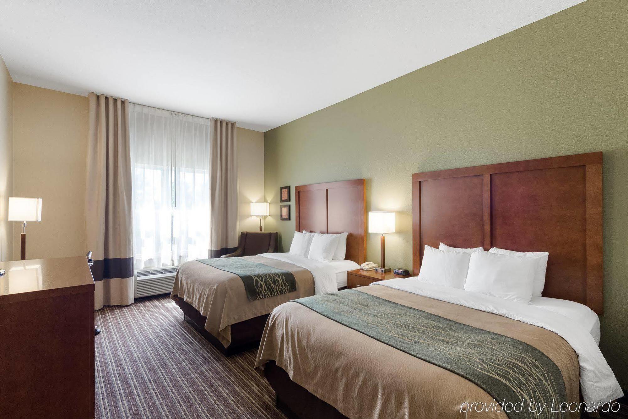 Comfort Inn & Suites Fayetteville-University Area Zewnętrze zdjęcie