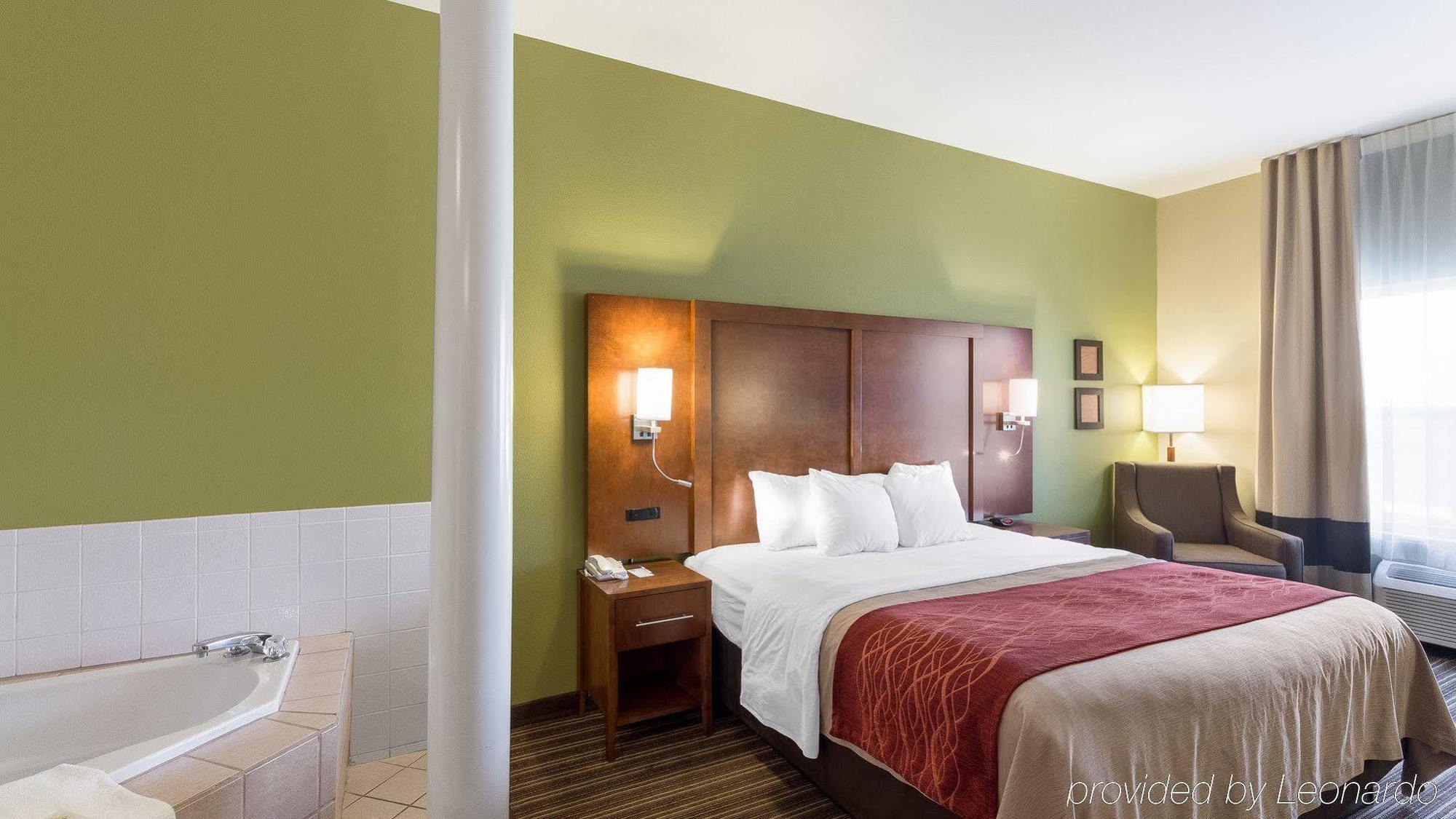Comfort Inn & Suites Fayetteville-University Area Zewnętrze zdjęcie