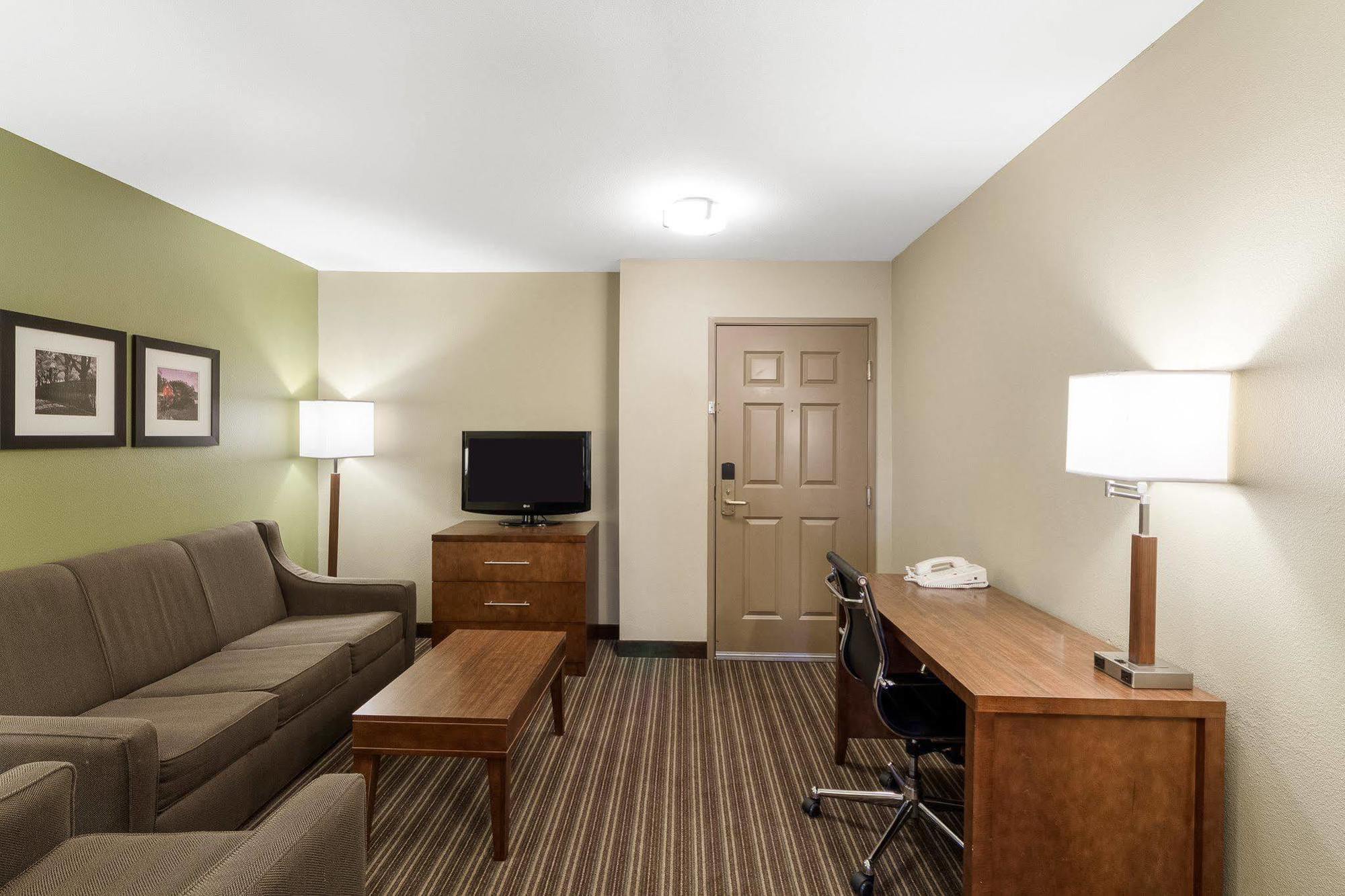 Comfort Inn & Suites Fayetteville-University Area Zewnętrze zdjęcie